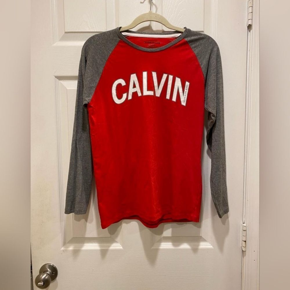 Calvin Klein long sleeve,  Boys sz L (14/16). Red & Gray.